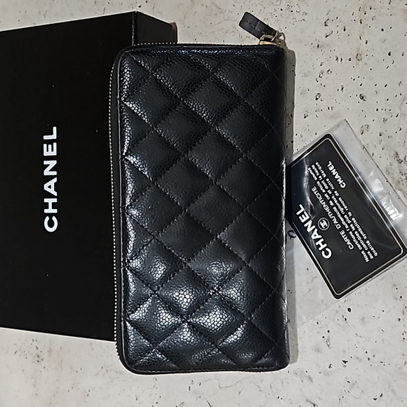 Chanel Caviar Black Zip Wallet - Picture 4 of 10